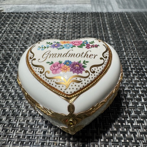 Heart-Shaped Floral Trinket Box Grandmother Music Trinket Box San  Francisco - Picture 1 of 6